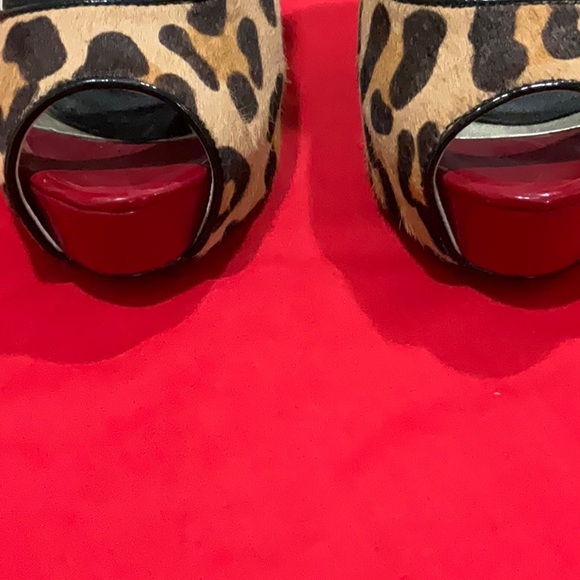 Guess Leopard Print Peep Toe Heels EUC - Size 7 - Picture 10 of 14